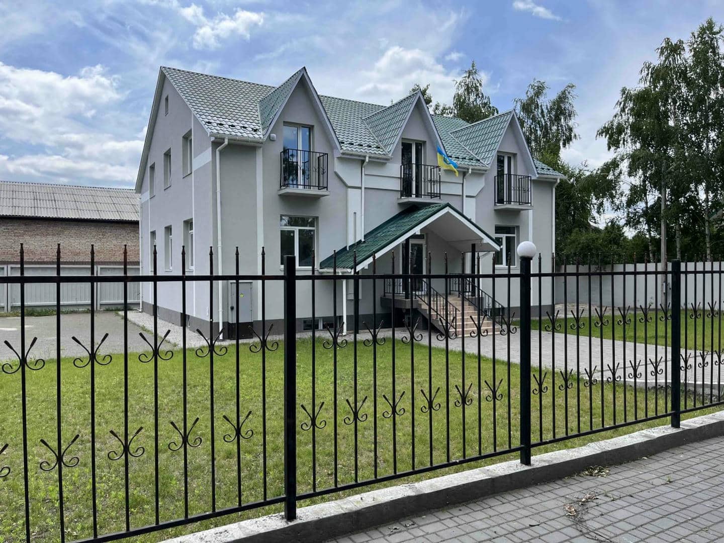 Инверторный тепловой насос Raymer RAY-15DS2-EVI | Монтаж в г. Ворзель в доме на 130 м²