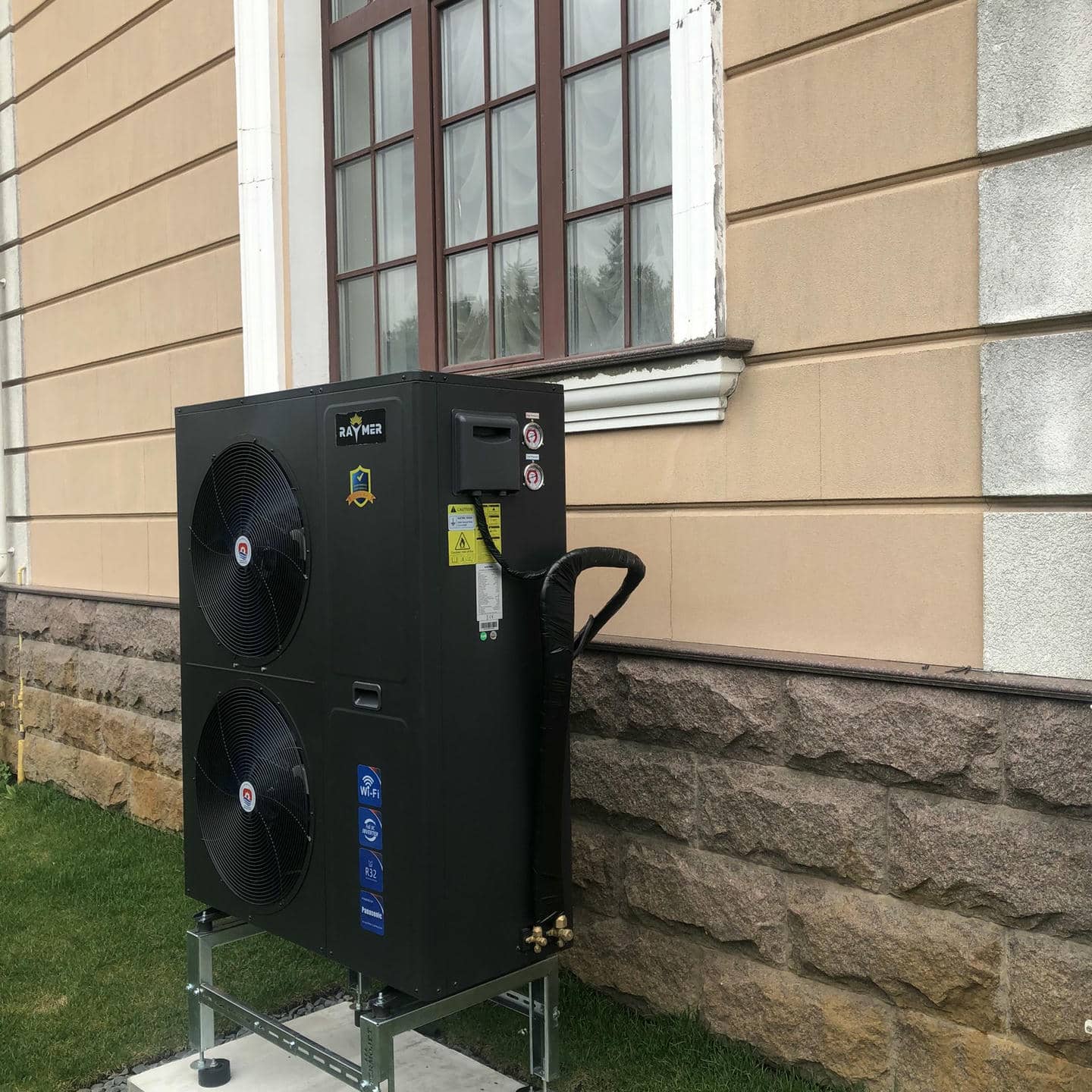 Киевская область с. Подгорцы, дом на 350 м² | Монтаж теплового насоса Raymer RAY-32DS2-EVI (380V)